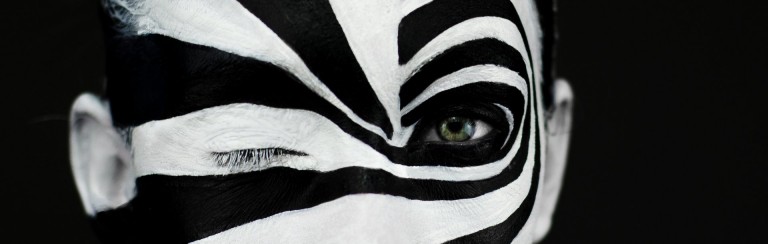 Face painting illusion noir et blanc spirale