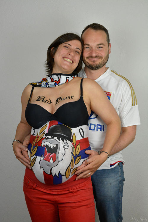 belly-painting-bad-gones-football-olympique-lyonnais.jpg