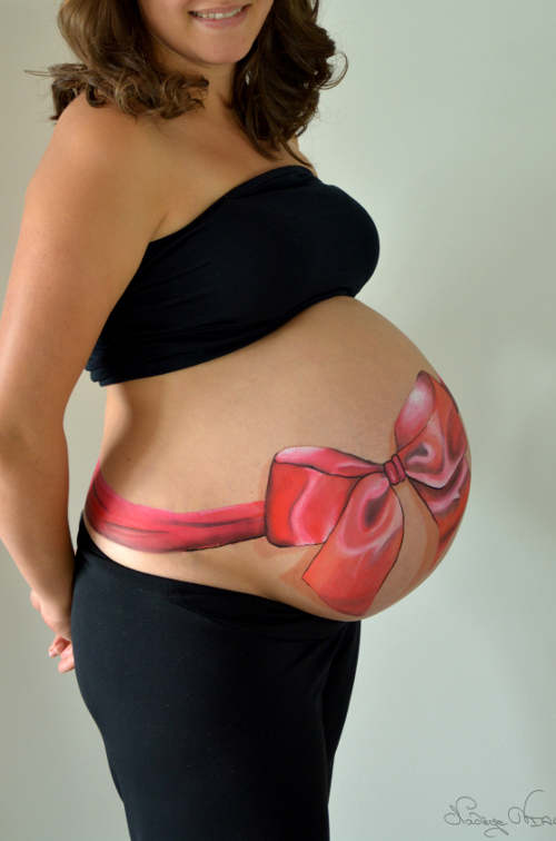 belly-painting-bebe-garcon-noeud-rouge.jpg