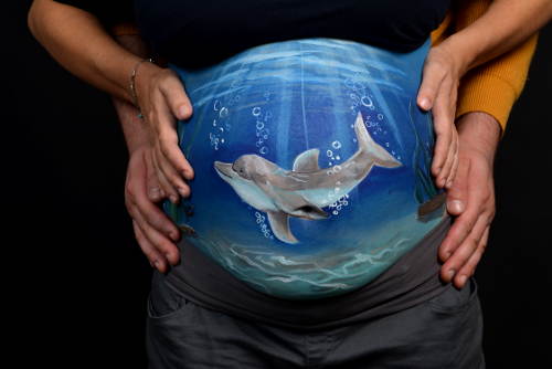 belly-painting-dauphin-dans-locean-fond-marin.jpg