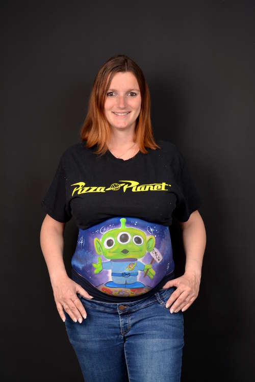 belly-painting-pizza-planet-alien-toy-story.jpg